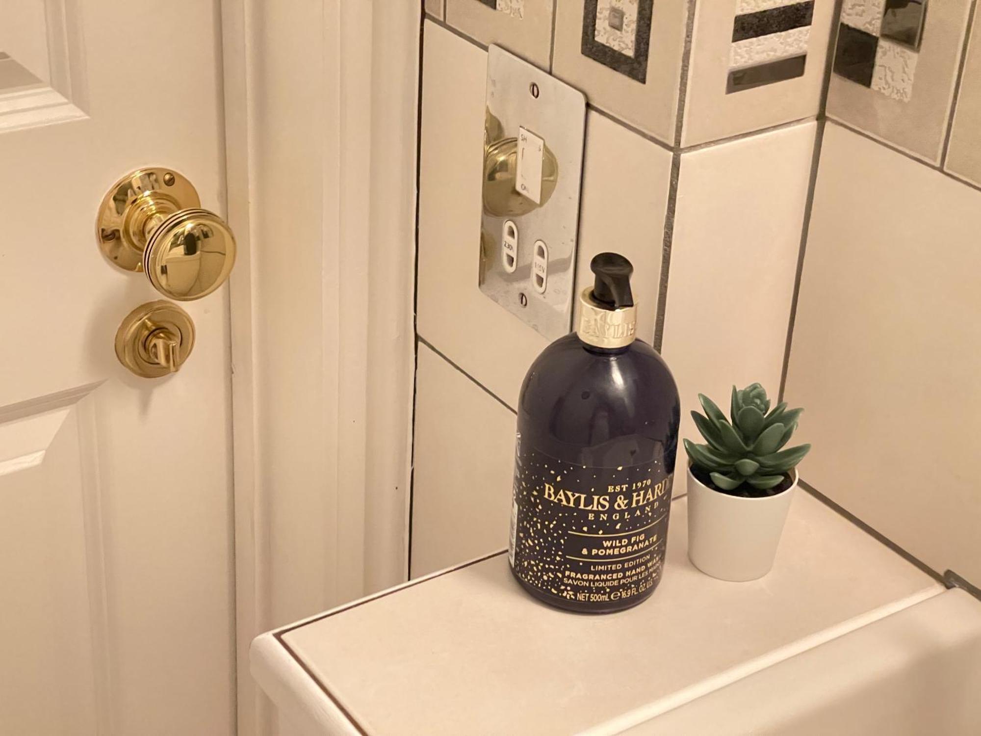 London Luxe Rooms Surbiton エクステリア 写真